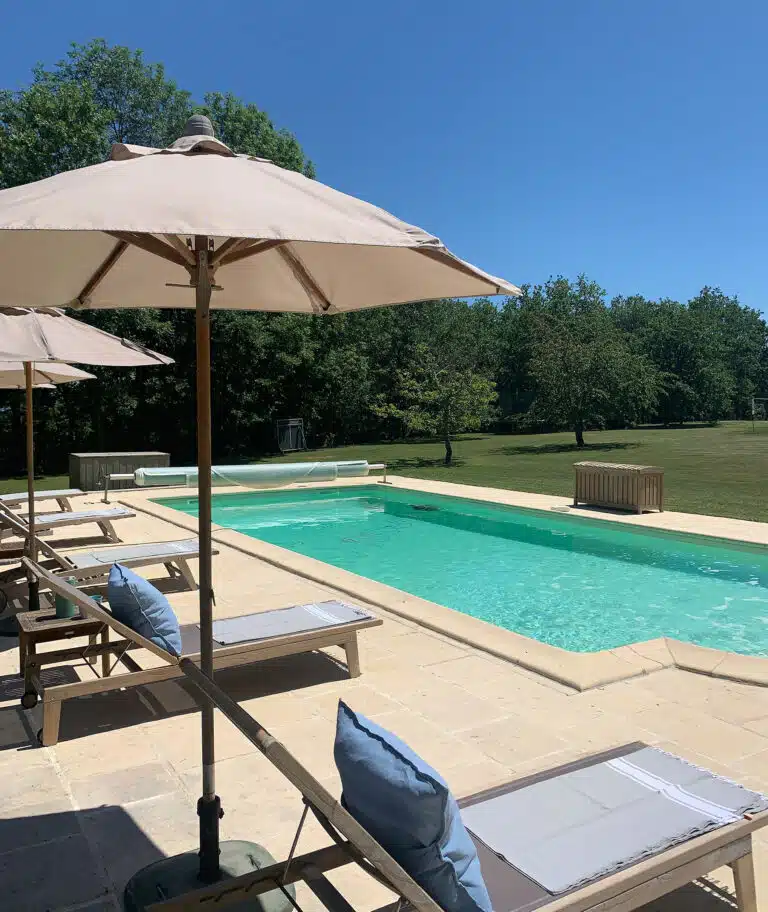 piscine-transats-manoir-malagorse